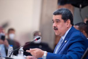 JAV prokurorų „narkoterorizmu“ apkaltintas N. Maduro išvyko retos kelionės į Meksiką