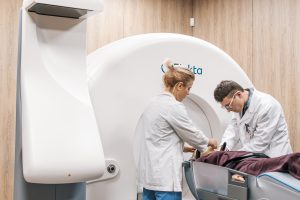 Gydymo galimybės: medikai sėkmingai išoperavo 62 metastazes smegenyse