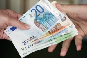 A. Butkevičius: nuo sausio minimali alga didės 25 eurais