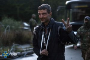 Skelbiama, kas suorganizavo Rusijoje pykčio bangą sukėlusį apsikeitimą belaisviais 