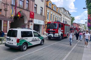 Laisvės alėjoje – neeilinė specialiųjų tarnybų apgultis: įtarimo šešėlis krito ant benamių