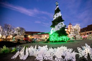 Eglutės įžiebimą kviečiame stebėti tiesiogiai: kalėdiniais linkėjimais pasidalins ir Kauno meras