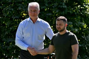 V. Zelenskis sveikina visus Lietuvos žmones: linkiu taikos ir klestėjimo!
