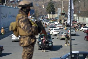 Afganistane ginkluoti sukilėliai teigia pradėję puolimą prieš Talibaną