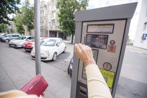 Rinkliava už automobilių  stovėjimą – didmiesčių būtinybė