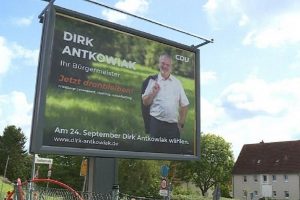 Nei juoktis, nei verkti: politiniai plakatai sukėlė ažiotažą