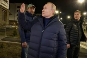 Ukraina: V. Putinas apsilankė Mariupolyje naktį, kaip ir dera vagiui