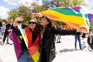 Pirmąkart Lietuvos istorijoje per teismą siekia įteisinti vienalytę santuoką: kiek vilčių?