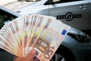 STT krečia „Regitrą“: įtariama, kad vairavimo egzaminuotojai reguliariai imdavo kyšius