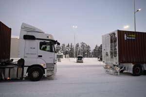 Tyrimas: Suomijos įmonės tyčia pažeidžia eksporto sankcijas Rusijai