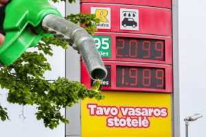 Aršios diskusijos dėl mokesčių degalams: dyzelinas negali būti pigesnis už benziną