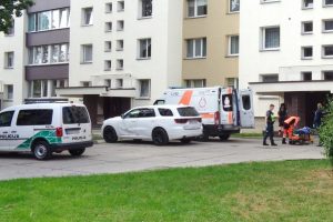 Vienai namuose buvusiai kaunietei sutriko sveikata: ugniagesiams teko laužti buto duris
