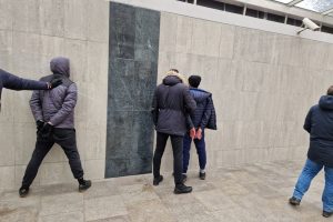 Po kelionės pas medikus į kalėjimą nuteistasis grįžo su heroinu kišenėje