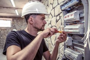 Romainių, Šilainių ir Vilijampolės gyventojai gali lengviau atsikvėpti: elektra atsirado