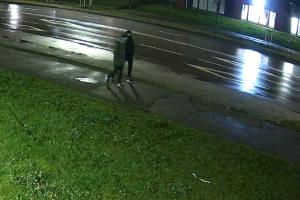 Pareigūnai aiškinasi, kas pasisavino svetimą rankinę