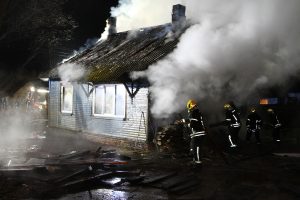 Raudondvaryje degė gyvenamasis namas