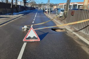 Dėl pavojaus vairuotojams uždaryta viena Kauno gatvė