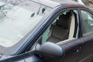 Naktį Radviliškyje siautėjo vagis: automobilių savininkai skaičiuoja nuostolius