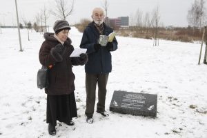 Sąjūdžio parke atkūrė atminimo lentą