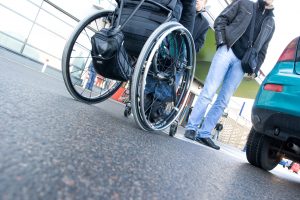 Laisvės partijos atstovai siūlo didinti baudas už stovėjimą neįgaliųjų vietose