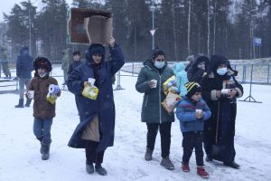 ES siūlo stabdyti kai kurias taisykles prieglobsčio prašytojams Baltarusijos pasienyje