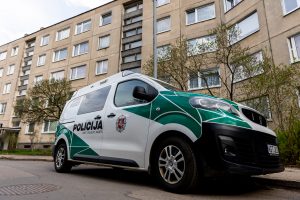 Plungėje policijos akivaizdoje bandė nusižudyti moteris