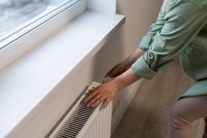 Miestai pradeda šildymo sezoną: kaip valdžia ruošiasi brangiai žiemai? 