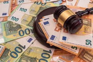 Teismas pradės nagrinėti kyšio priėmimu kaltinamo eksprokuroro bylą
