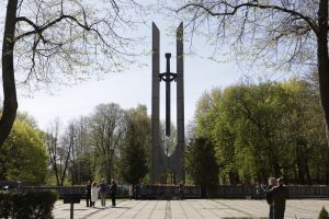 Klaipėdos politikų sprendimas: sovietinės skulptūros keliaus į Grūto parką