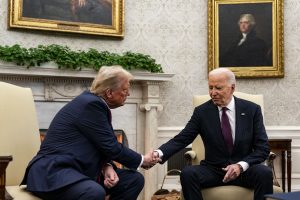 D. Trumpas padėkojo J. Bidenui už pažadą užtikrinti sklandų valdžios perdavimą