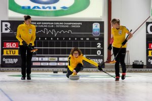 Istorinę bronzą iškovojusiai Lietuvos moterų akmenslydžio komandai iki Europos elito pritrūko 20 cm