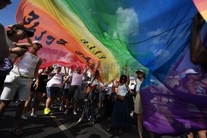 Vengrijos sostinėje eitynėse už LGBTQ teises dalyvavo tūkstančiai žmonių