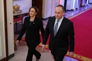 Didėjant antisemitizmui JAV viceprezidentės vyras lankysis Lenkijoje ir Vokietijoje