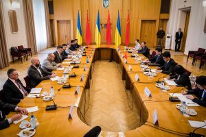D. Kuleba Kinijos specialiajam pasiuntiniui pabrėžė Ukrainos teritorinio vientisumo svarbą