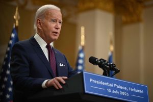 J. Bidenas paragino Izraelio vyriausybę neskubėti vykdyti teismų sistemos pertvarkos