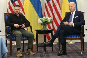 Ukrainos prezidentas Paryžiuje surengs dvišales derybas su J. Bidenu