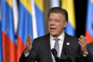 Kolumbijos vyriausybė ir FARC sukilėliai pasirašė pataisytą taikos sutartį 