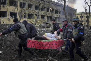 Kyjivas paskelbė apie gyventojų evakuaciją iš dviejų ligoninių, baiminantis Rusijos atakų