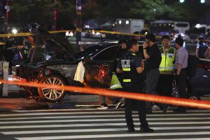 Seule automobilis rėžėsi į pėsčiuosius, žuvo 6 žmonės