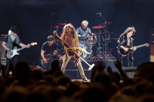 „Siemens“ areną drebino legendinė roko grupė „Aerosmith“