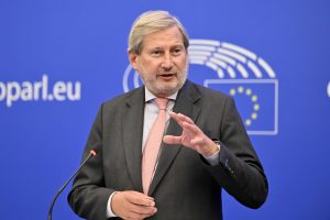 EK rekomenduoja įšaldyti 7,5 mlrd. eurų išmokėjimą Vengrijai