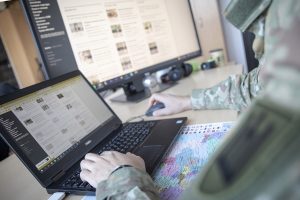 Lietuvos kariuomenė: vasarį Lietuvos informacinėje erdvėje – 365 dezinformacijos atvejai 