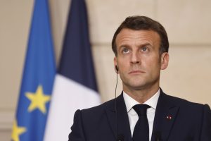 E. Macronas penktadienį Paryžiuje surengs derybas su Libano premjeru ir kariuomenės vadu