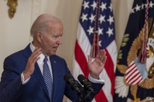 J. Bidenas pranešė apie 1 mlrd. JAV dolerių naują karinę pagalbą Ukrainai