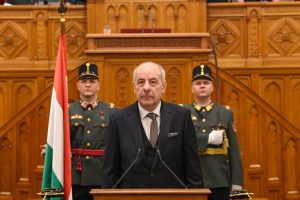 Vengrijos parlamentas balsavo už naująjį prezidentą T. Sulyoką