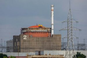 Po elektrinės apšaudymo Ukraina ragina gyventojus taupyti elektros energiją 