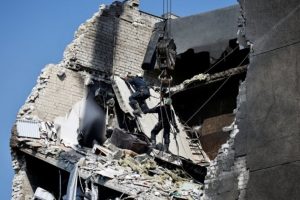 Ukraina: per rusų smūgį Kremenčukui žuvo vienas žmogus, dar 15 sužeisti 