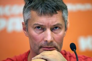 Rusijos opozicijos politikas J. Roizmanas teismo už armijos diskreditavimą lauks laisvėje 