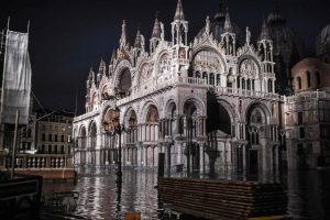 Didžiulio potvynio užlietoje Venecijoje paskelbta nepaprastoji padėtis 