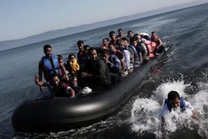 Graikija prie Lesbo salos evakavo 48 migrantus